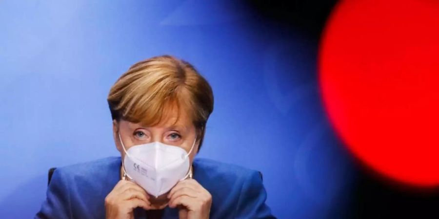 Merkel verspricht für den Teil-Lockdown schnelle und unbürokratische Hilfen. Foto: Fabrizio Bensch/Reuters Pool/dpa