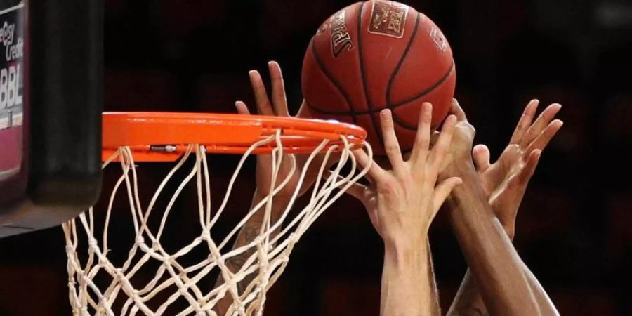 Die Telekom Baskets Bonn haben in der Vorrunde des BBL-Pokals gegen die Basketball Löwen Braunschweig ihren zweiten Sieg gefeiert. Foto: Adam Pretty/Getty Images Europe/Pool/dpa