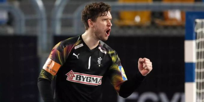 Sorgt sich um die verbleibende Handball-Saison: Torhüter Niklas Landin. Foto: Petr David Josek/AP/dpa Sorgt sich um die verbleibende Handball-Saison: Torhüter Niklas Landin. Foto: Petr David Josek/AP/dpa
