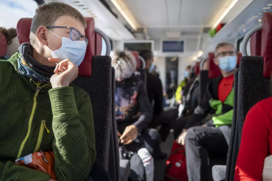 Jungfrau-Bahn Masken Touristen