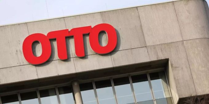 Das Logo der deutschen Otto Group an einem Gebäude. Shopping24