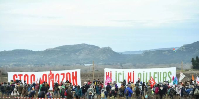 Expansion geplant - Hunderte protestieren in Frankreich gegen Amazon