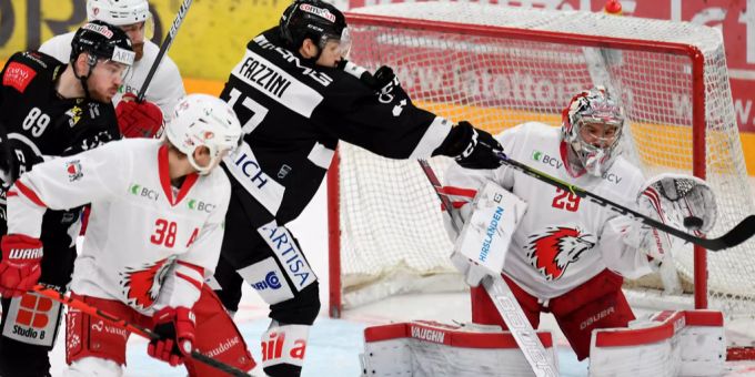 Luca Fazzini (HC Lugano) scheitert im ersten Drittel an Lausanne-Goalie Luca Boltshauser. National League HC Lugano