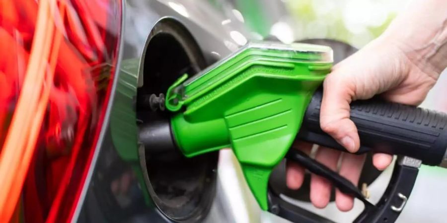 Der CO2-Preis verteuert 2021 Öl und Diesel um rund 8 Cent pro Liter, Benzin um 7 Cent und Erdgas um 0,6 Cent pro Kilowattstunde. Foto: Sven Hoppe/dpa