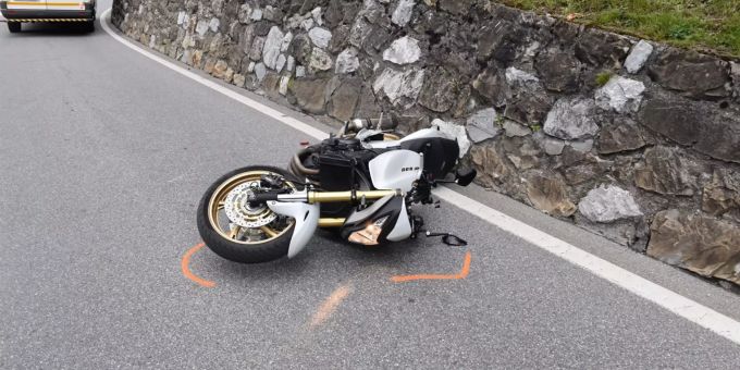 Peist GR: Selbstunfall mit Motorrad. Peist GR: Selbstunfall mit Motorrad