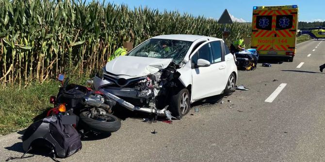 Kollision zwischen Auto und Motorrad