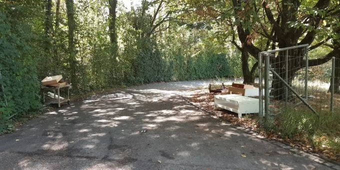 Illegale Entsorgung von Möbeln.