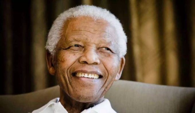 Nelson Mandela lancierte die Bekämpfung des Poliovirus im Jahre 1996 (Archivbild). mandela kinderlähmungen