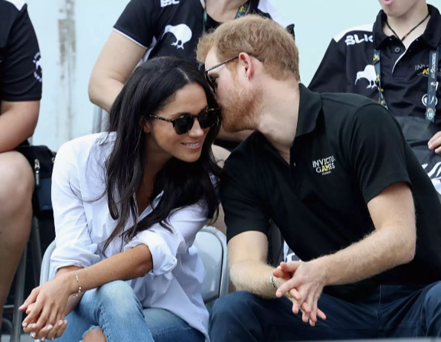 Harry und Meghan 2017 bei ihrem ersten öffentlichen Auftritt als Paar.