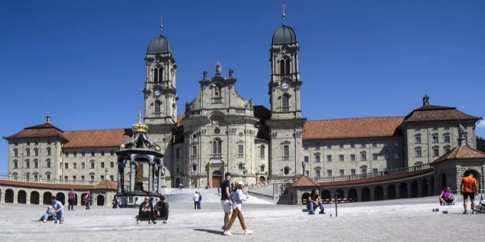 Die dem Kloster Einsiedeln angehörende Stiftsschule hat einen neuen Rektor. Stiftsschule Einsiedeln