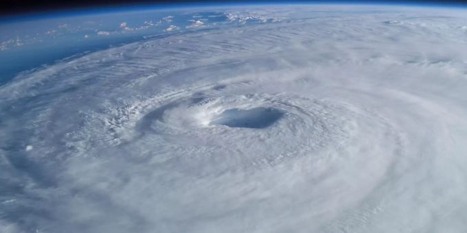 Ein Huricane von oben. (Symbolbild) Medicane Sturm Griechenland Flüchtlinge