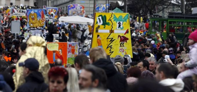 Eine solche Menschenansammlung will das Basler-Comité nächstes Jahr vermeiden. fasnacht basel