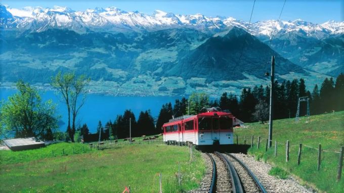 Die Zahnradbahn von Vitznau auf die Rigi Zahnradbahn auf die Rigi