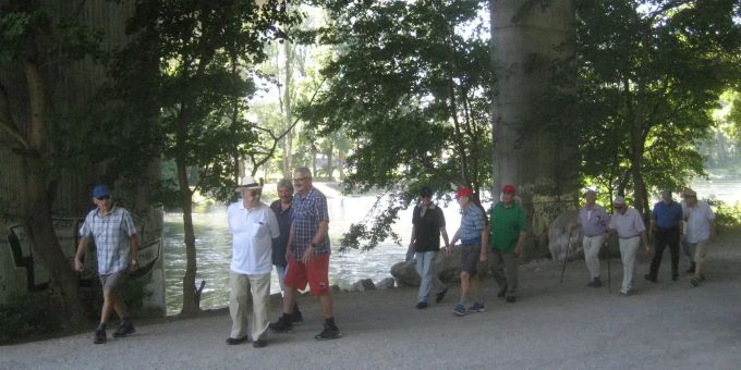 Mit zügigen Schritten, etwas durstig, dem Limmatweg entlang wurde bald Dietikon erreicht. Wanderung