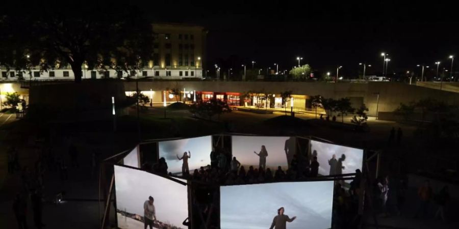 Eine Kombination von Oper, Bewegung, Video und Live-Music-Perfomance: Die Schweizer Produktion «Orlando» gastierte mithilfe von Pro Helvetia an drei Festivals in Südamerika.