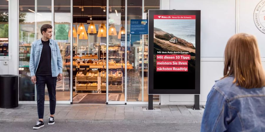 Werbescreen bei Tamoil-Tankstelle