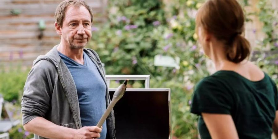 Die Pielckes (Thorsten Merten, Milena Dreissig) sind rechtskonservativ. Foto: Martin Rottenkolber/ZDF/dpa