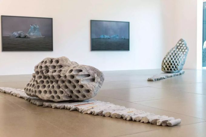 Einblick in die Ausstellung «Towards No Earthly Pole» des Westschweizer Künstlers Julian Charrière. Aargauer Kunsthaus Aarau