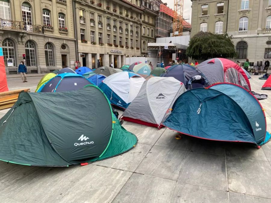 Festival oder Klima-Aktion? Die «Sleeping-Zone» der Aktivisten auf dem Bundesplatz in Bern.