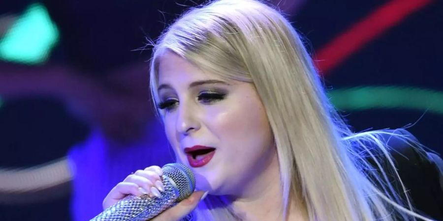 Die US-amerikanische Sängerin Meghan Trainor tritt 2015 bei der Verleihung des Musikpreises Echo auf. Foto: Britta Pedersen/dpa-Zentralbild/dpa