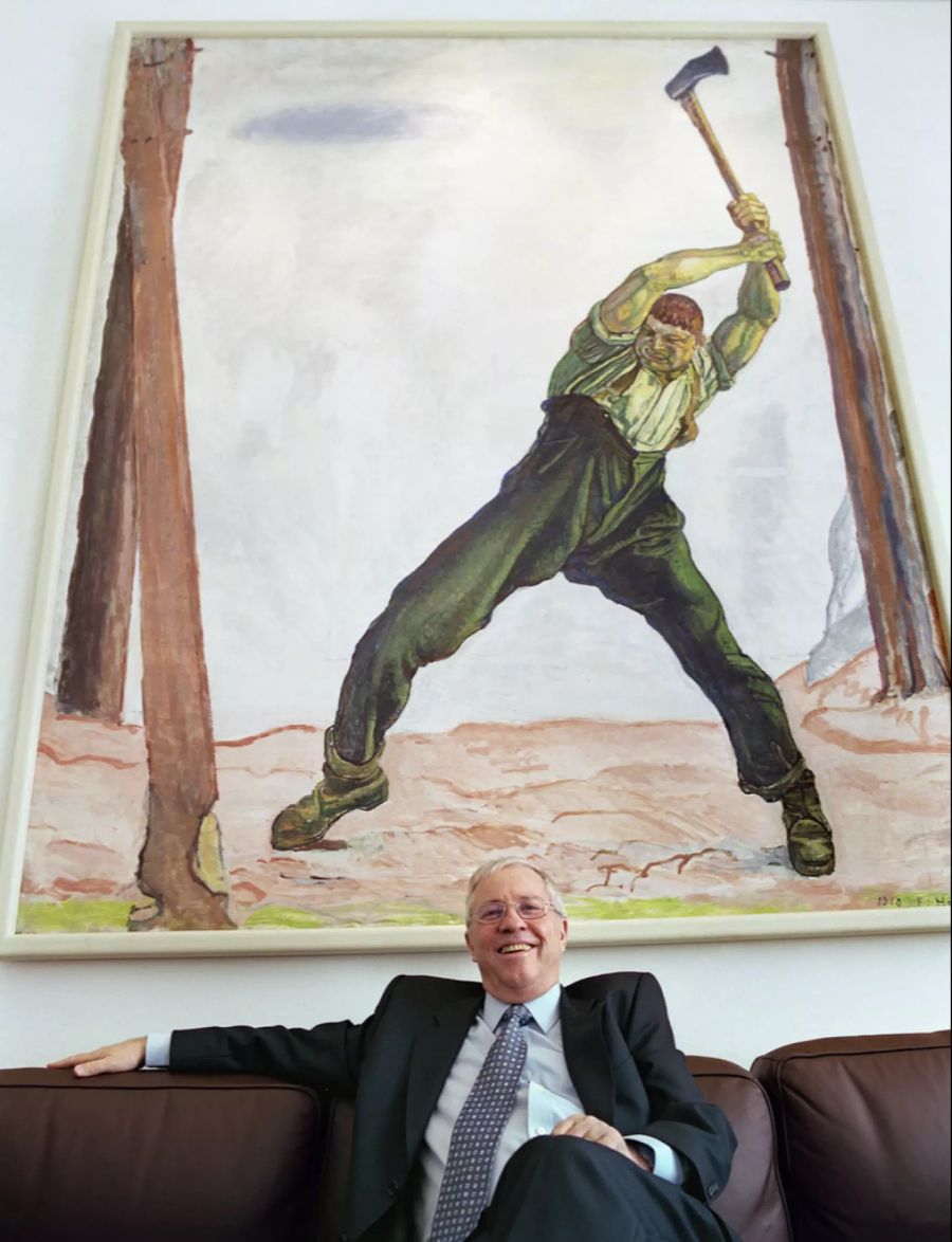 Portrait von Bundesrat Christoph Blocher, aufgenommen am 28. Februar 2005 in seinem Büro im Bundeshaus in Bern. Im Hintergrund hängt ein Gemälde des Malers Ferdinand Hodler.