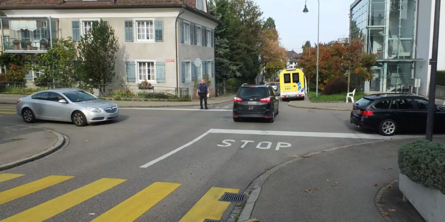 Velofahrerin bei Kollision mit Auto verletzt