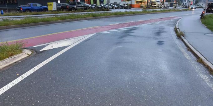 Unfall zwischen Auto und E-Bike. Unfall zwischen Auto und E-Bike