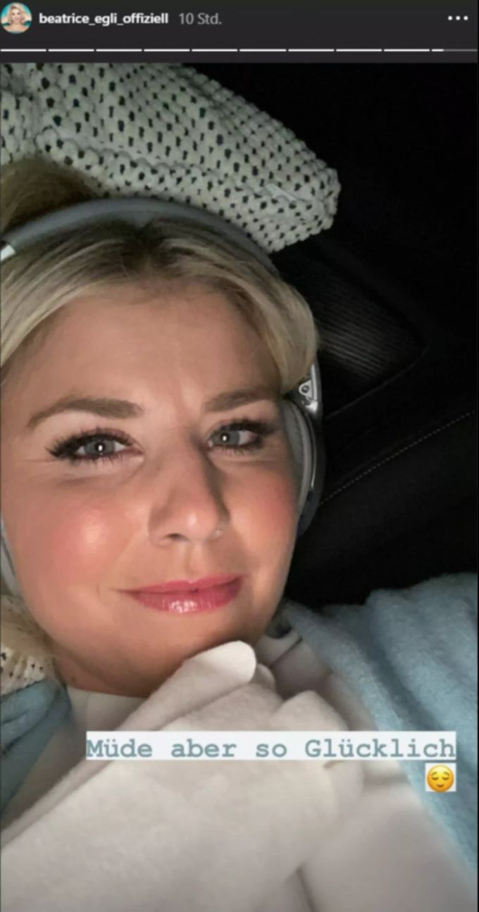 Beatrice Egli arbeitet derzeit die Nacht durch. Aus dem Bett postet sie ein Foto: Sie sei «müde, aber glücklich». beatrice egli