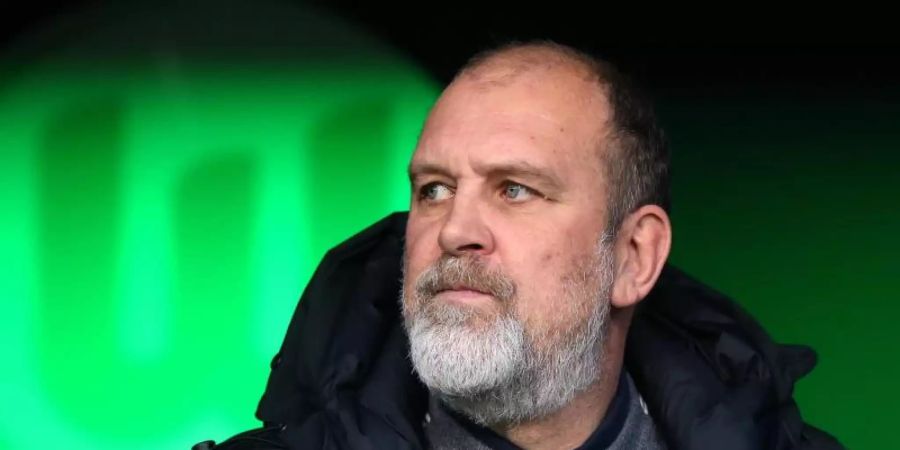 Soll mit dem VfL Wolfsburg in Albanien ran: VfL-Geschäftsführer Jörg Schmadtke. Foto: Ronny Hartmann/dpa