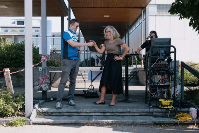 Louis Palmer im Interview mit Stadtpräsidentin Barbara Thalmann. Better Planet Festival Uster