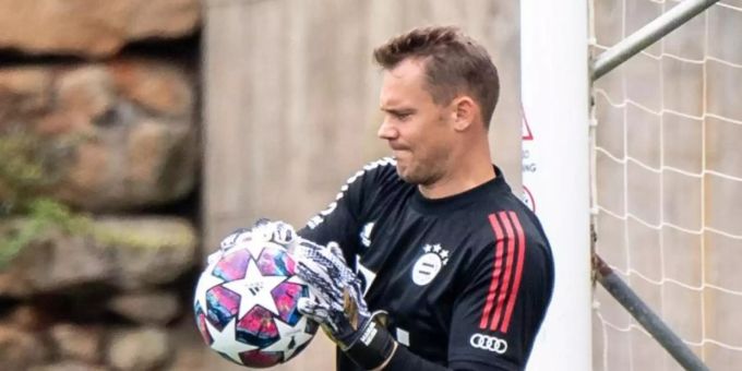 Manuel Neuer trifft mit dem FC Bayern München auf Marc-André ter Stegen und den FC Barcelona. Foto: Matthias Balk/dpa Manuel Neuer trifft mit dem FC Bayern München auf Marc-André ter Stegen und den FC Barcelona. Foto: Matthias Balk/dpa
