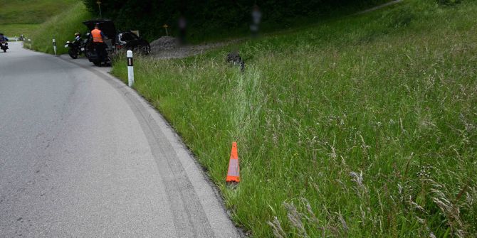 Selbstunfall von Motorradfahrer.