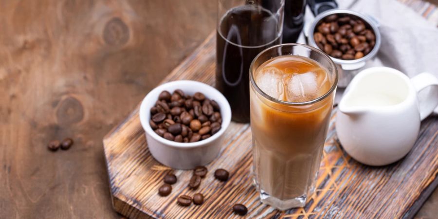 Cold Brew Tablett Kaffeebohnen Milch