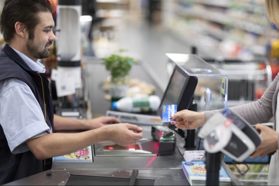 «Wir glauben, dass eine Du-Kultur einen positiven Effekt von Vertrauen und Teamgeist vermitteln kann», sagt Coop dazu. (Symbolbild)