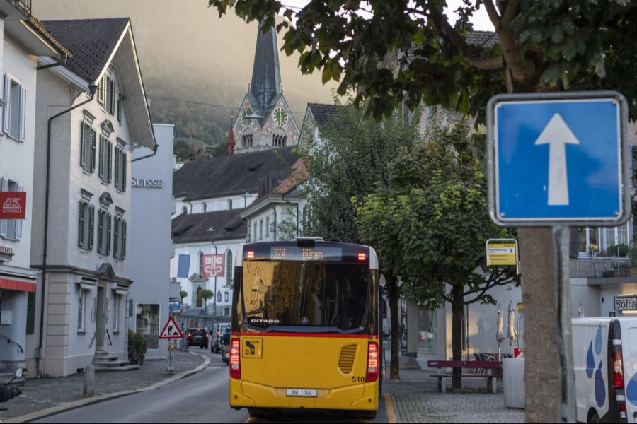 Auch bei Postauto will man «nicht definieren, wo der Innenraum anfängt». Raucher seien sich der Regeln bewusst.