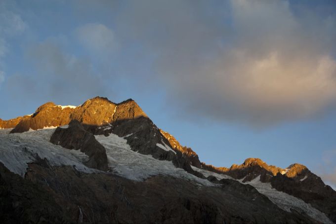 Über die Jahrhunderte sind im Alpenraum unzählige mystische – und manchmal auch gruselige – Geschichten entstanden. Urner alpen