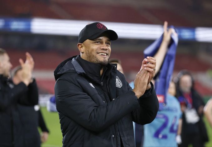 Vincent Kompany schafft von Premier-League-Absteiger Burnley den Sprung zu Bayern München. Vincent Kompany FC Bayern