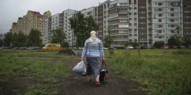 Russland Oma Einkaufstaschen