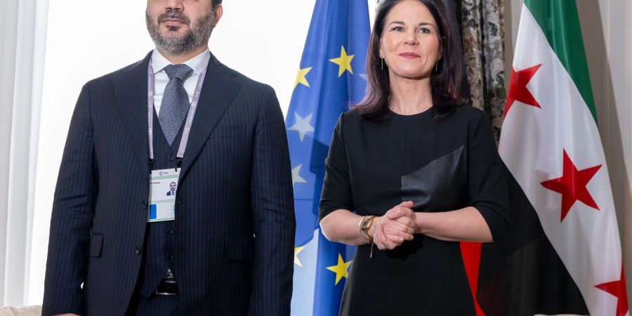 Bei der Münchner Sicherheitskonferenz traf Aussenministerin Annalena Baerbock (Grüne) den Aussenminister der syrischen Übergangsregierung, Asaad al-Schaibani, Aussenminister von Syrien.