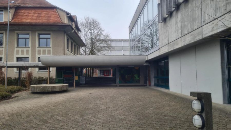 Bei den Schülerinnen und Schülern der Oberstufenschule Köniz BE kommt das Verbot nicht gut an.