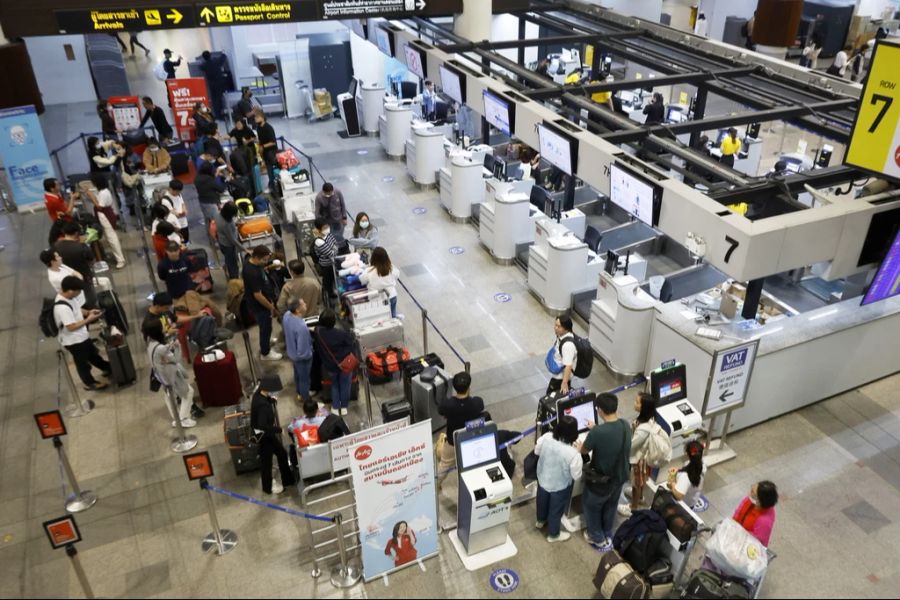 Doch es kam erst 60 Minuten vor Abflug an, die Check-in-Schalter waren bereits geschlossen.