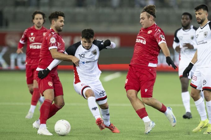 Der FC Thun verliert den Spitzenkampf in Aarau 0:1. FC Thun FC Aarau