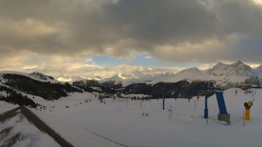 Am meisten Neuschnee dürfte es in Graubünden geben, wo es lokal bis 50 Zentimeter Neuschnee geben kann. Hier im Bild Arosa Tschuggen auf 2052 M.ü.M.