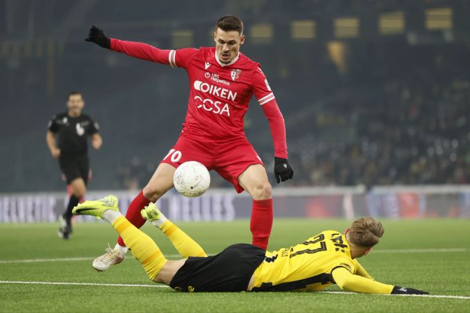 Benjamin Kololli erzielt den Anschlusstreffer für den FC Sion gegen YB. YB FC Sion