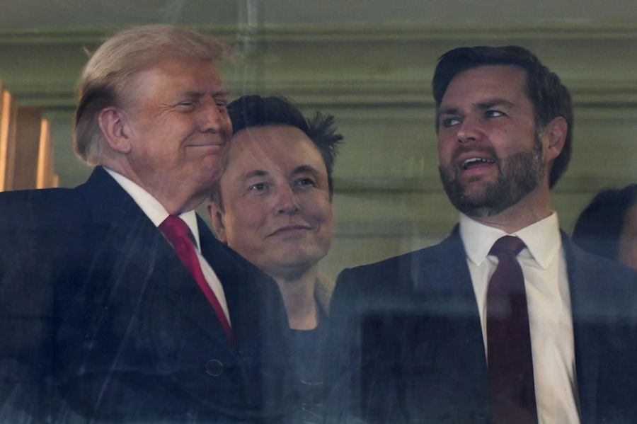 Elon Musk hat engen Kontakt zum zukünftigen US-Präsidenten Donald Trump sowie dem Vice-Präsidenten J.D. Vance.