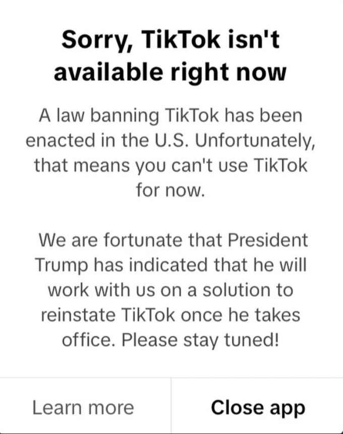 Im Moment sei Tiktok nicht verfügbar, heisst es, wenn man die App öffnen will. Zahlreiche Accounts posten einen Screenshot der Meldung. Tiktok Bann Abschaltung Amerika