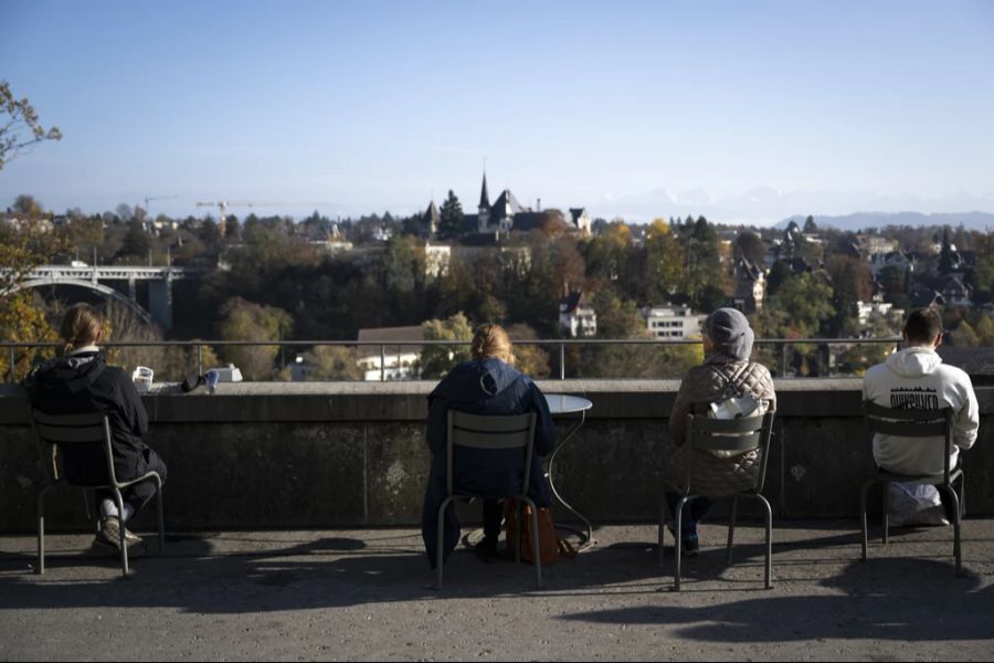 Ab Nachmittag lösen sich die Wolken auf und man sollte sich unter anderem auf der Bundesterrasse sonnen können. (Archivbild)