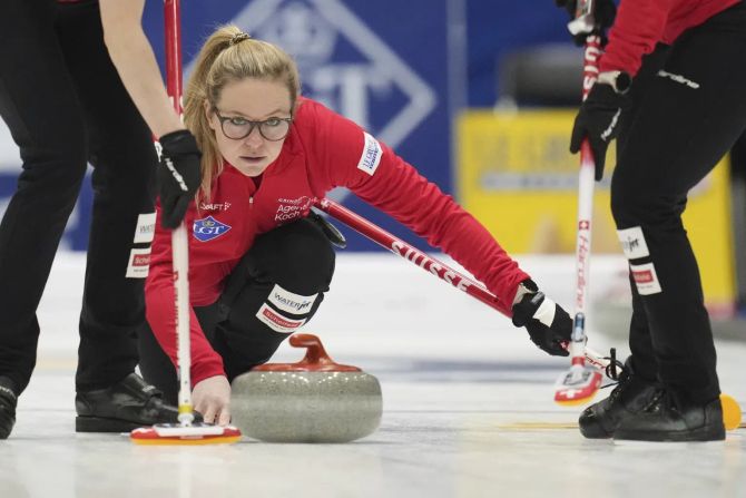 Alina Pätz Curling WM