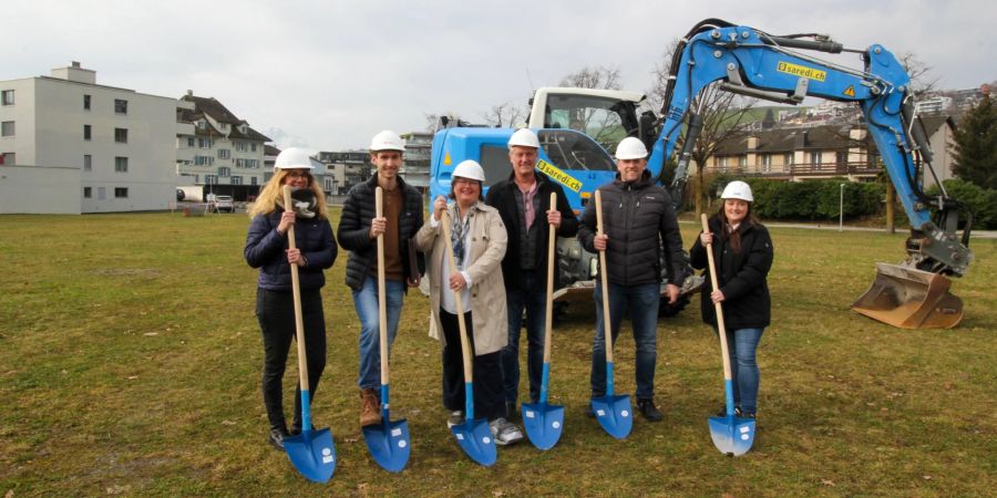 Baustelle Baufahrzeug Menschengruppe Spaten