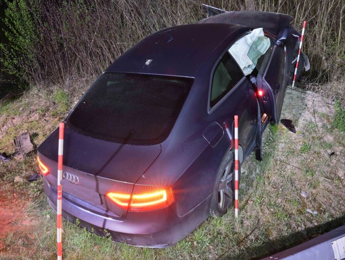 Bei der Kollision wurden zwei Personen verletzt. Kollision auf A2